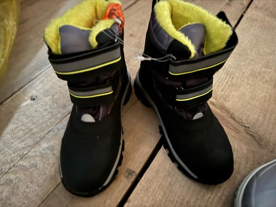 Vand ghete model pentie baieti si fete de la marimile 22 pana la 38