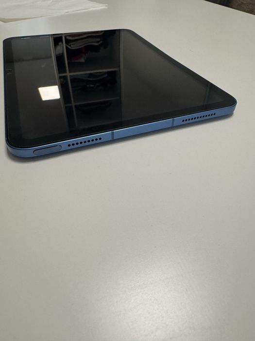 Vand ipad 10.9  aproape nou