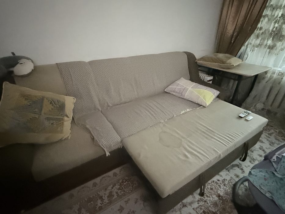 Диван угловой, можно сделать прямым