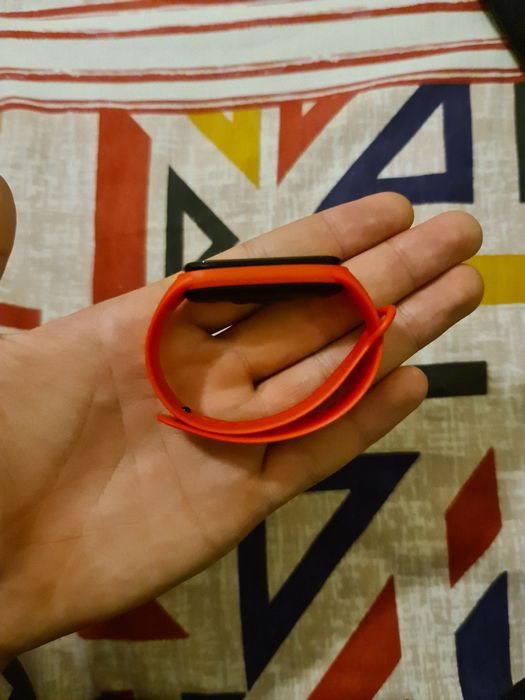 Продам mi band 6