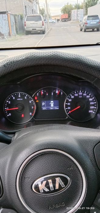 Срочно продам машину Kia karens