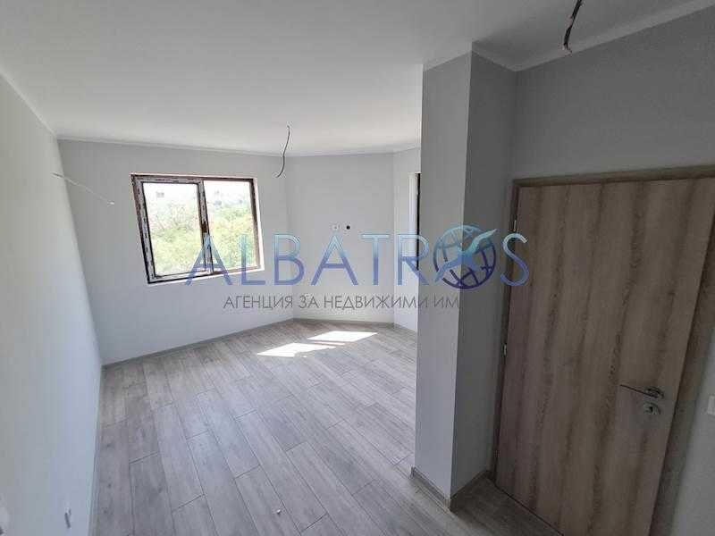 Продава се Двустаен апартамент в Варна, Изгрев - 77 кв.м за 1351 €/кв.м - Снимка #2