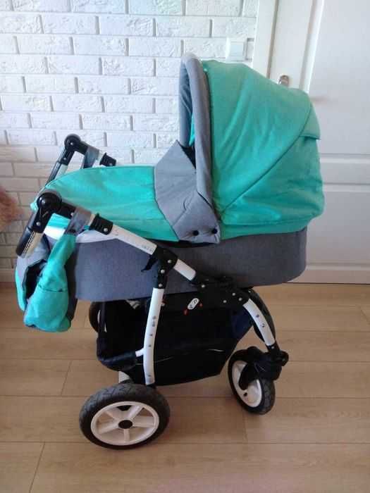 Бебешка количка 2 в 1 с зимен и летен кош