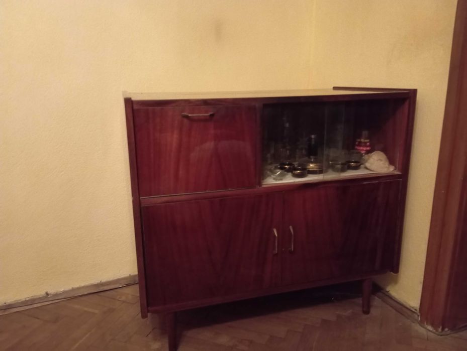 Секция - витрина, ТВ шкаф, комод, етажерка и ретро скрин