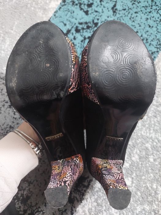 Pantofi din piele intoarsa