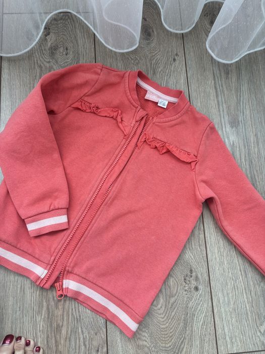 3 броя суитшърти в размер 4-6 г за момиче