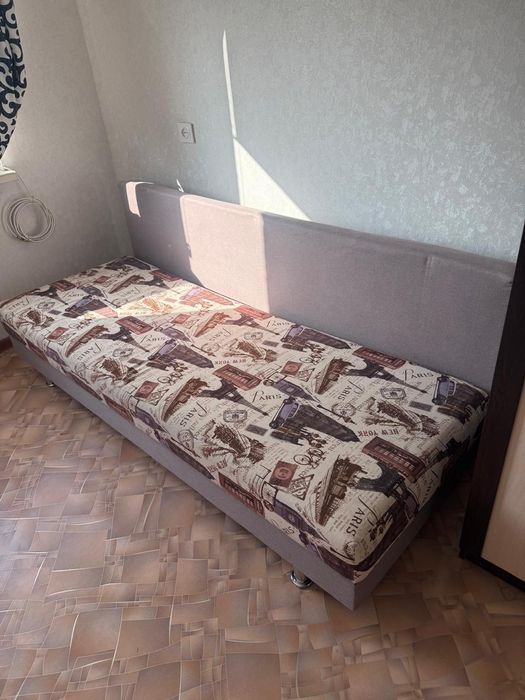 Хорошая удобная тахта