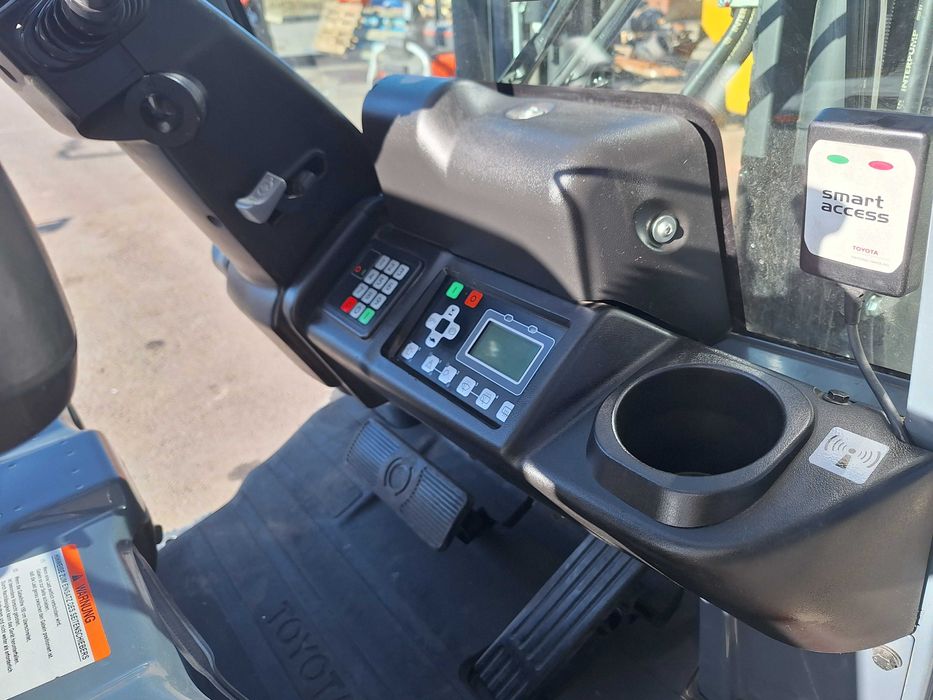 Електрокар Toyota 8FBE16T Дуплекс мачта със свободен ход - 3 300 мм