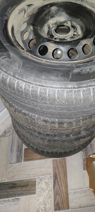 Продам шины с дисками комплект на R14
