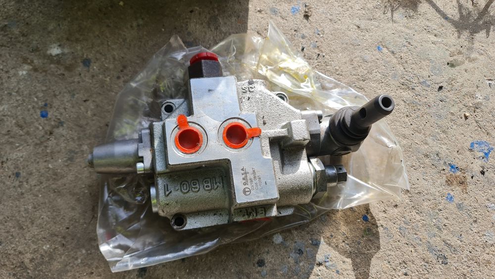 Vand distribuitor  NOU cu o singura maneta