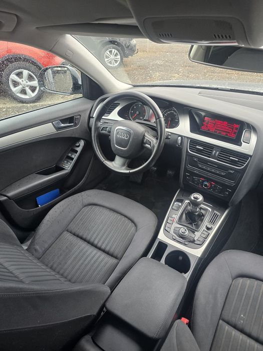 Audi A4 B8 S-Line 2.0 TDI Navi/Manual/Bi-xenon/transport gratuit