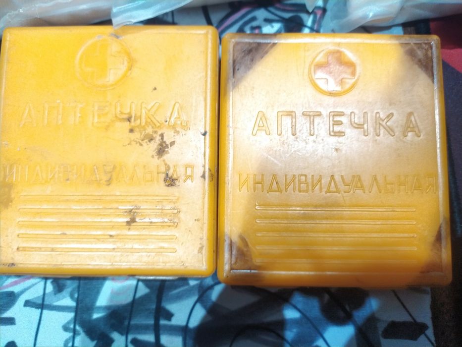 Продаю две пустые аптечки