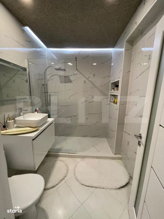 Apartament 3 camere, 2 bai, 64 mp, 2 parcari, intermediar, zona Terra