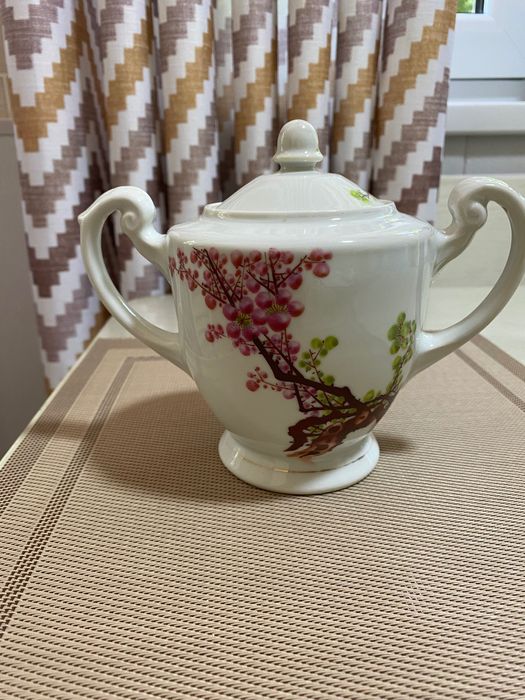 Продается сахарница