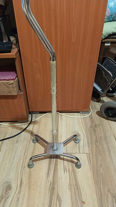 Vând cârjă medicală