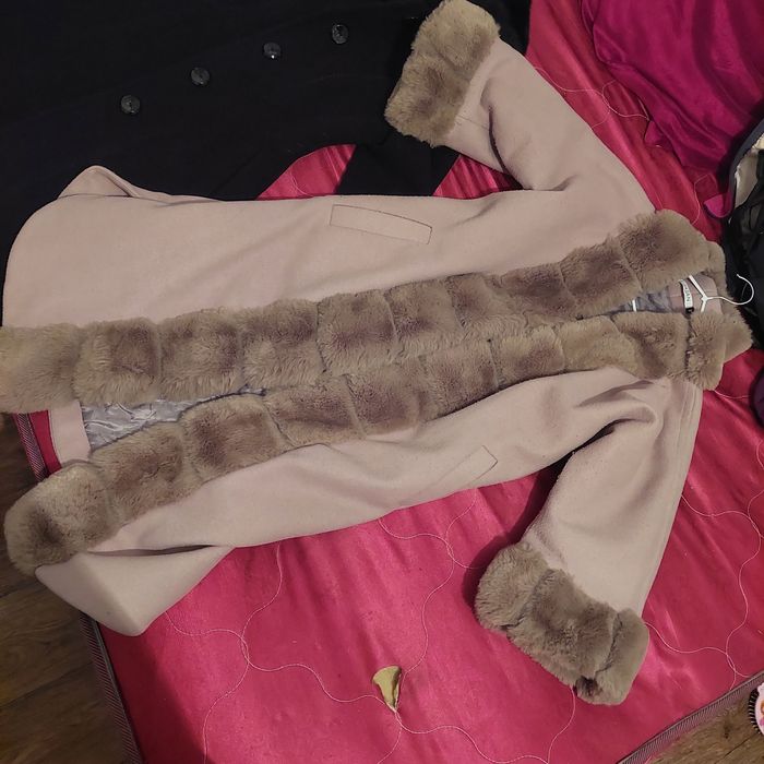 Срочно продам пальто шубу