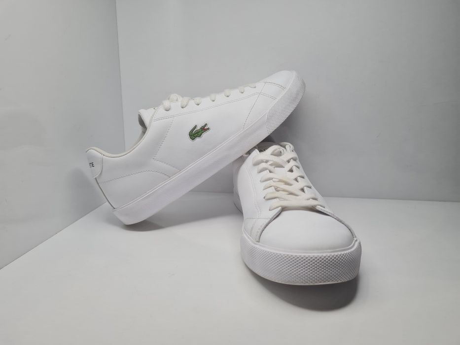 Кецове Lacoste 

Носени 1 път с кутия.

Размер 44 стелка 29 см.

Цена 35 евро.