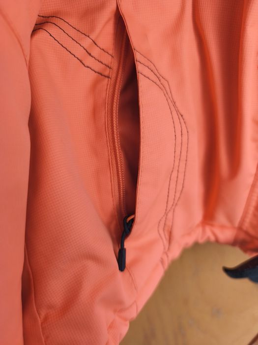 Зимно дамско яке Л размер,оргинално 55 лв е