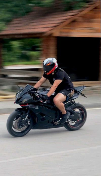 Yamaha R6 2C0 ..