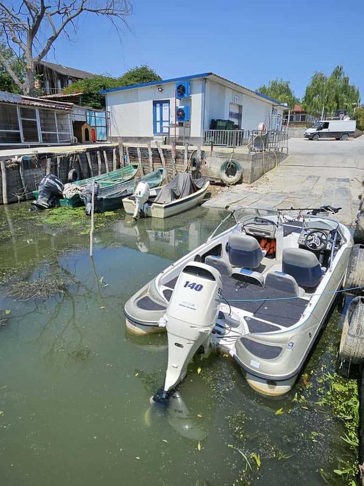 De vazare barca cu motor si peridoc - NITRO 175 SPORT