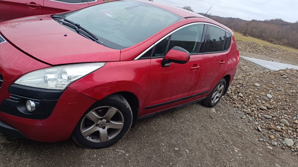 Vand peugeot 3008 cu volan pe dreapta ( defect )