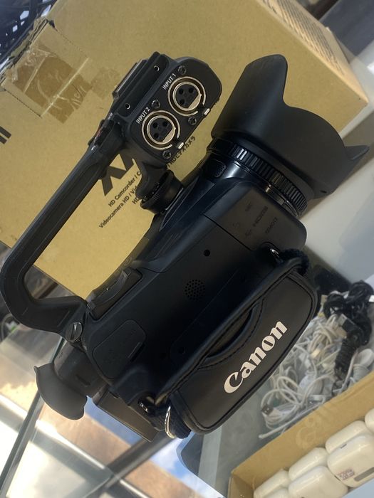 Видеокамера Canon XA11