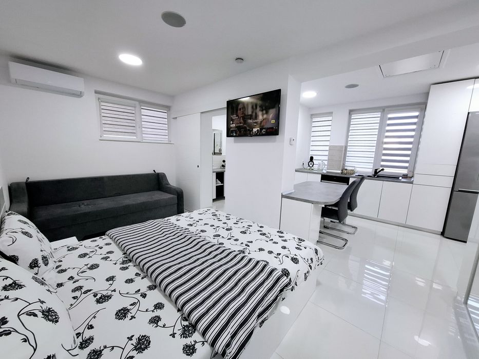 Inchiriez Casuta  la curte comuna zona Oncea - Platou