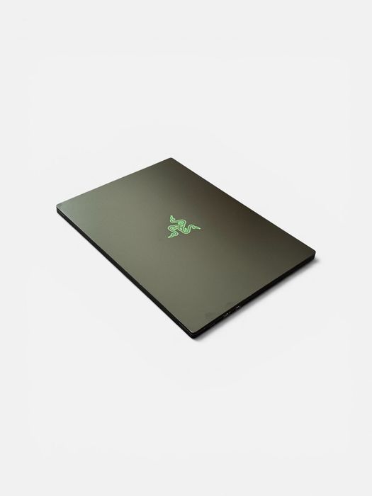 Геймърски Лаптоп 14’ QHD 240 Hz RTX 4070 8GB Ryzen 9-8945HS Razer Blade 14 32GB DDR5  1TB SSD