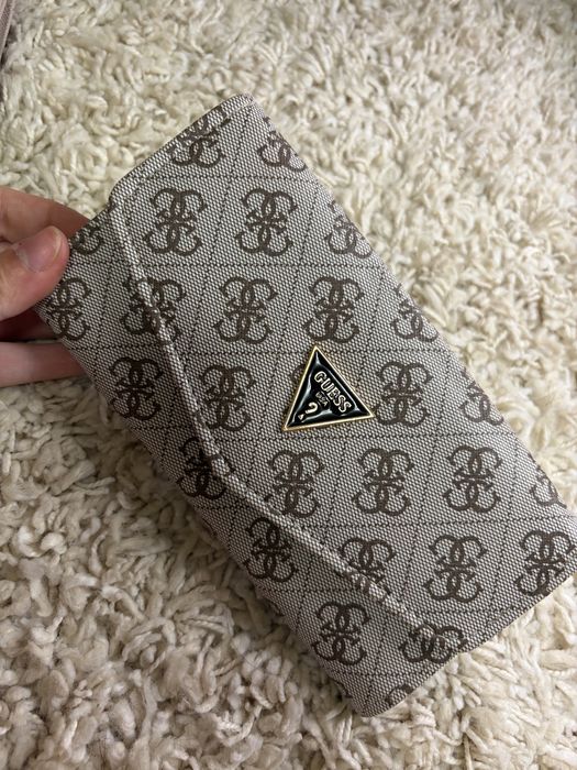 Portofele guess de diferite marimi