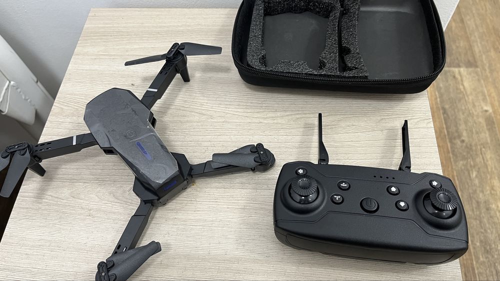 Квадрокоптер Е88