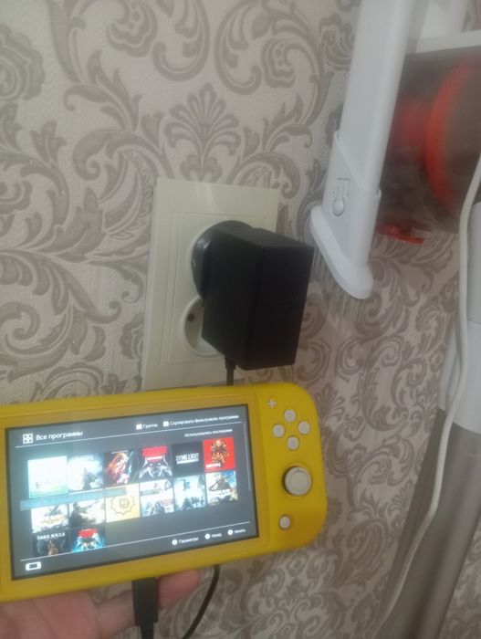 Nintendo switch lite в отличном состоянии,прошитая
