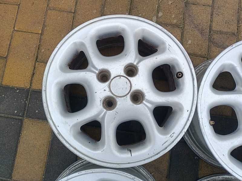 Продам оригинальные легкосплавные диски на Renault