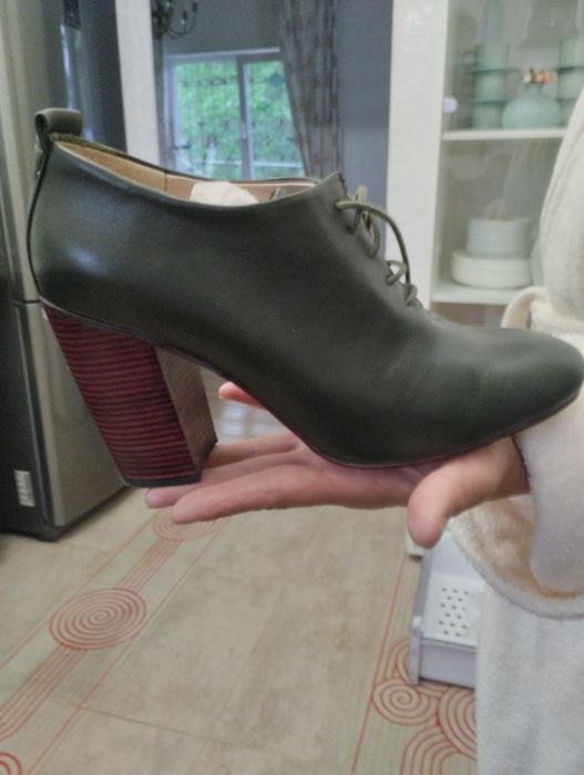 Продам модельные туфли кожаные