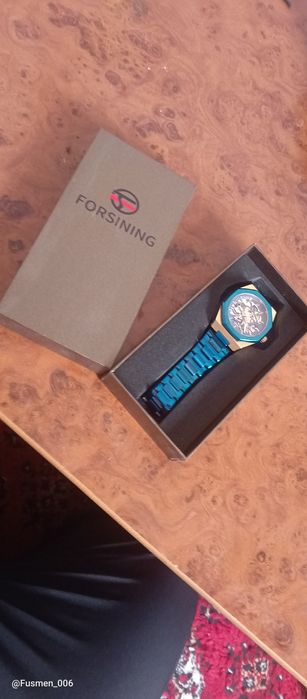 Soat qoʻl uchun zamonaviy koʻk rangda