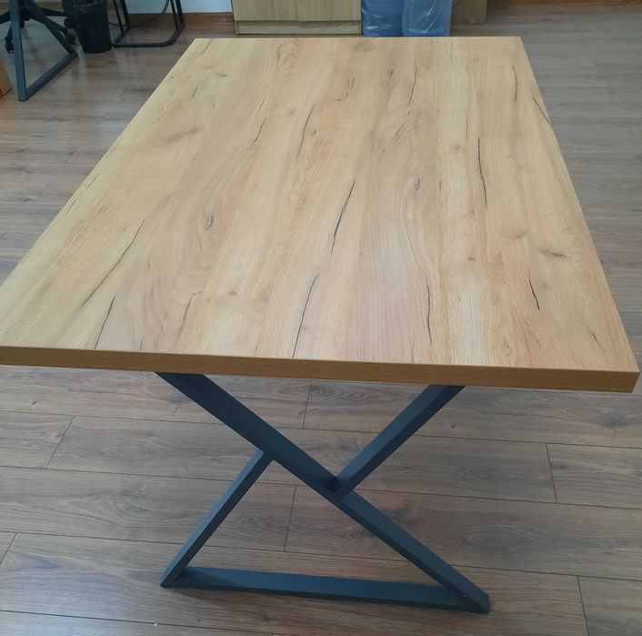 Стол в идеальном состоянии