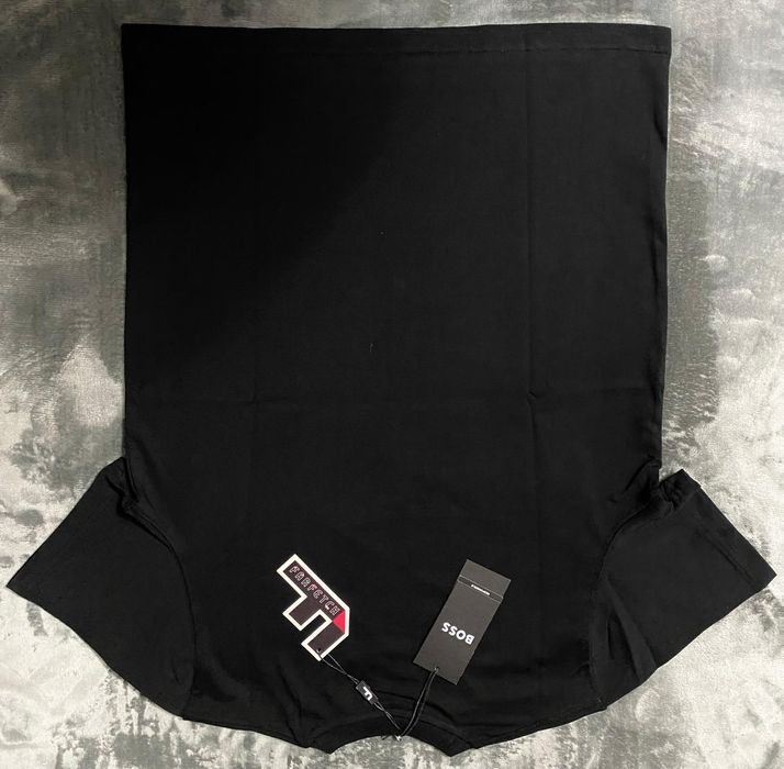Vand tricou nou de barbati Boss