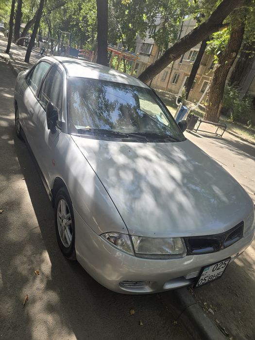Митсубиси каризма 1.6 очень окономичный