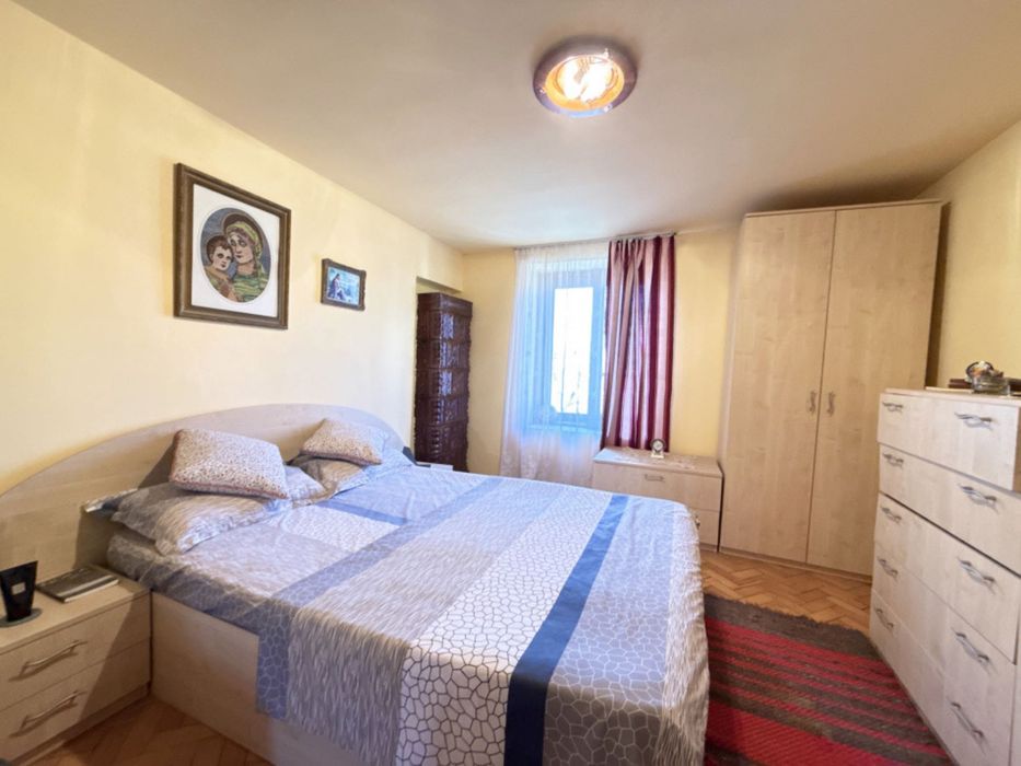 Proprietar - De Vanzare Casa (c-tie veche + Teren 900m2 )