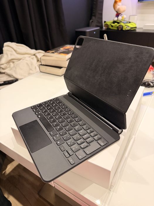 Apple Magic Keyboard 11”