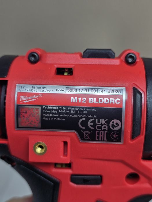 Нов безчетков винтоверт Milwaukee M12BLDDRC