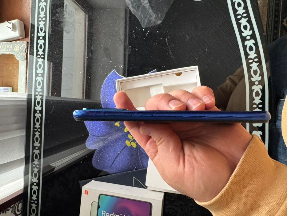 Телефон Редми нот 8