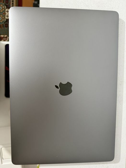 Macbook Pro 15inch/2018/i7/16/256/4Gb /full box