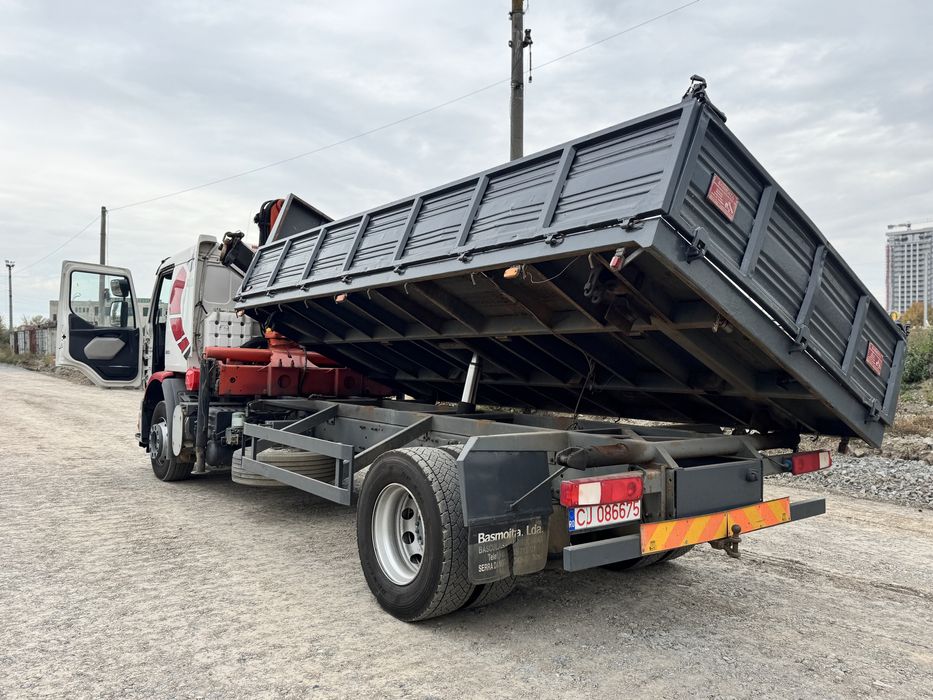 Camion basculabil cu macara volvo