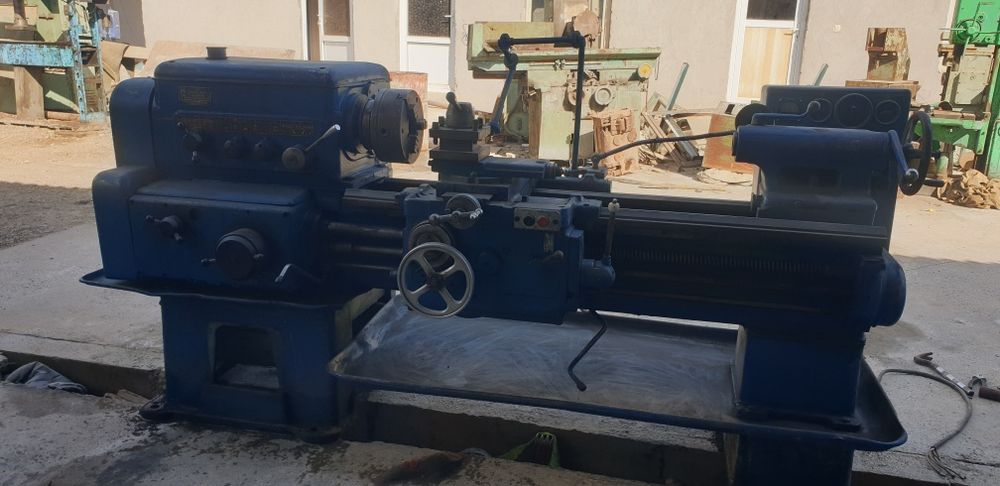 Универсальный фрезерный 6р82ш  сотилади