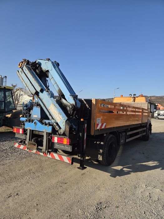 Camion  Mercedes Atego cu macara pentru materiale de construcții  An2001