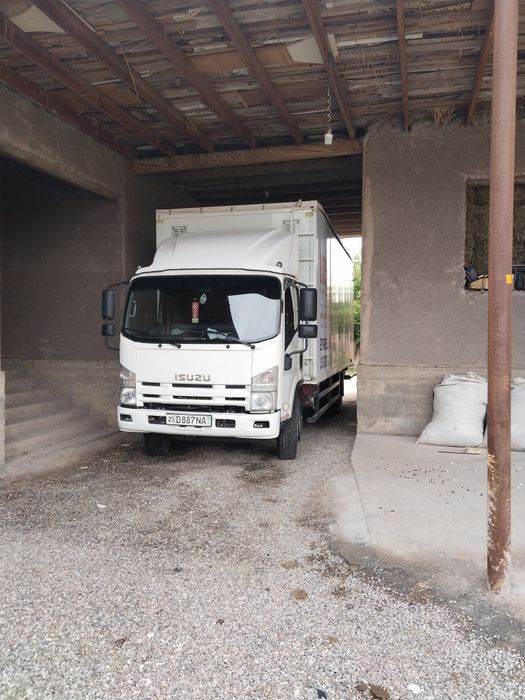Isuzu sotiladi hammasi zavatiskoy senji 2013 yil ishlap chiqarilgan...
