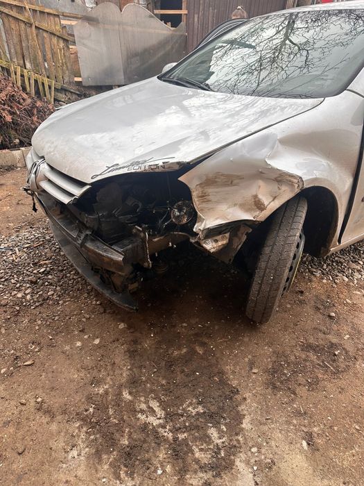 Golf 5 avariat de vanzare ori dezmembrare