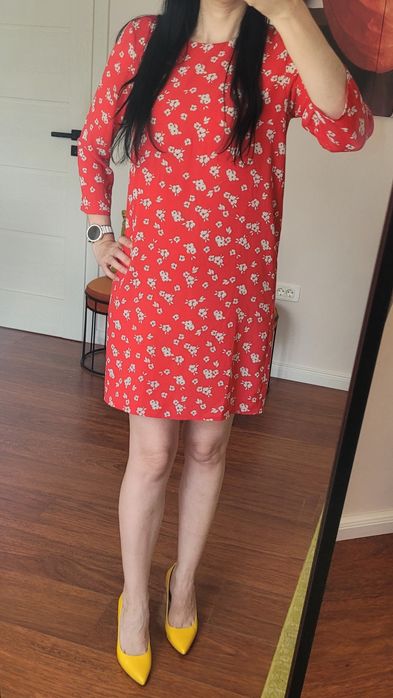 Rochie roșie, Tina R