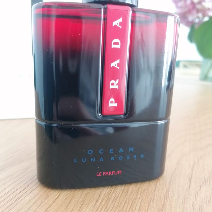 Prada luna rossa