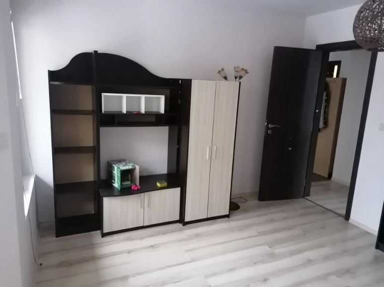 Дава се под наем Тристаен апартамент в София, Хладилника - 95 кв.м за 500 € - Снимка #8